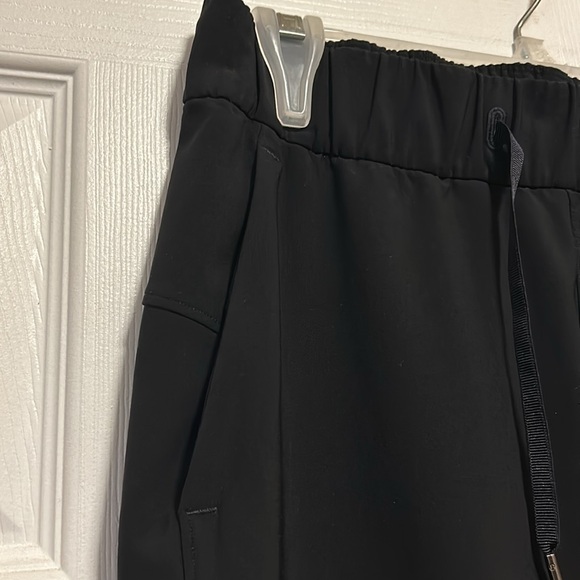 Lululemon On The Fly Black Pant - Size 4 - Picture 6 of 9